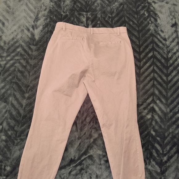 Gap Women pants. Size 12. Color green. Good condition. - Picture 4 of 10